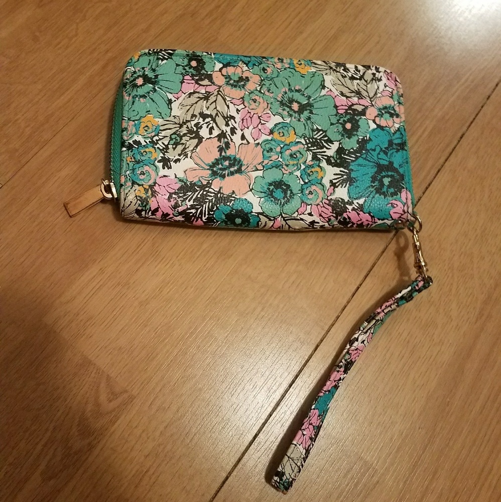 Wallet wristlet
